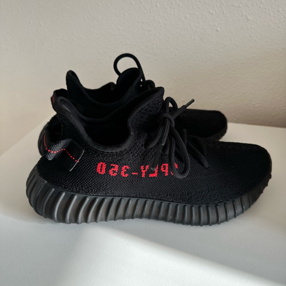 AUTHENTIC ✨Yeezy 350 V2 Bred